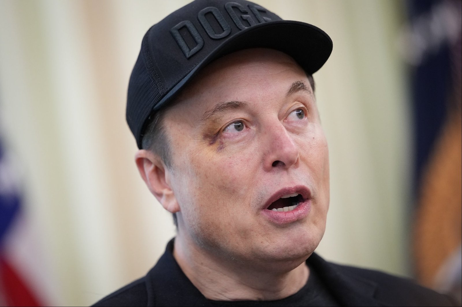 Tesla debut for the first time robotaxi with its own drive Businessman